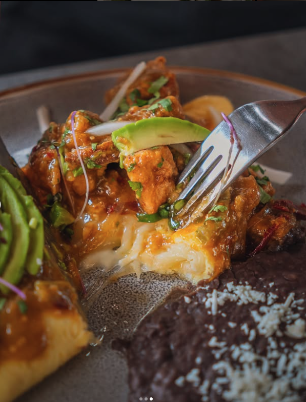 Omelette de chicharrón en salsa.